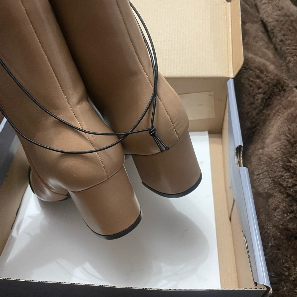 NWT Liz Claiborne Retro Style Tan and Black Ankle Booties Size 7 - Picture 8 of 15